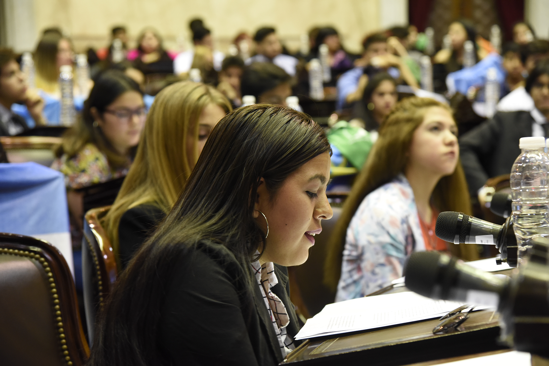 Galeria de imagenes de la noticia ESTUDIANTES SECUNDARIOS DE TODO EL PAÍS SESIONARON EN EL CONGRESO DE LA NACIÓN